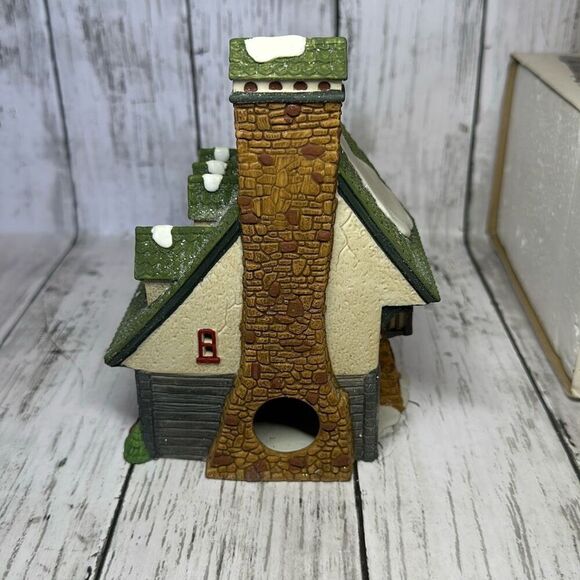 Department 56 Elf Bunkhouse North Pole Series The Heritage Village Collection - Picture 5 of 7